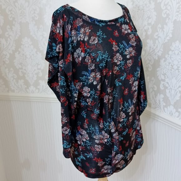 Free People Black Floral Print 3/4 Sleeve Top Ruffle Accent Size Medium - Picture 2 of 5